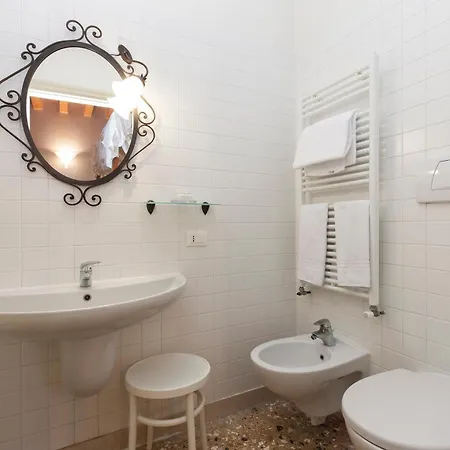 アル パラツェット ベッド・アンド・ブレックファスト 3*