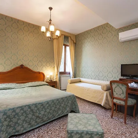 Al Palazzetto Oda ve Kahvaltı 3*