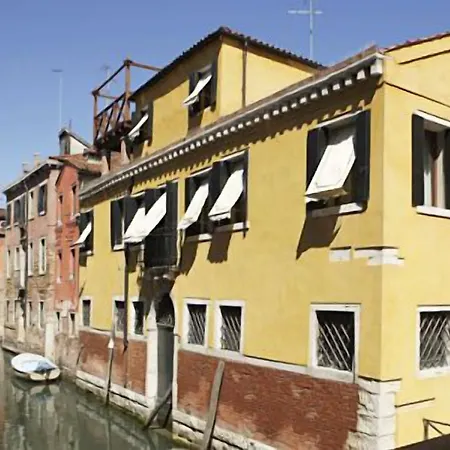 Al Palazzetto Venedik