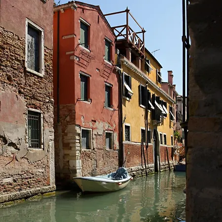 Al Palazzetto Venedik