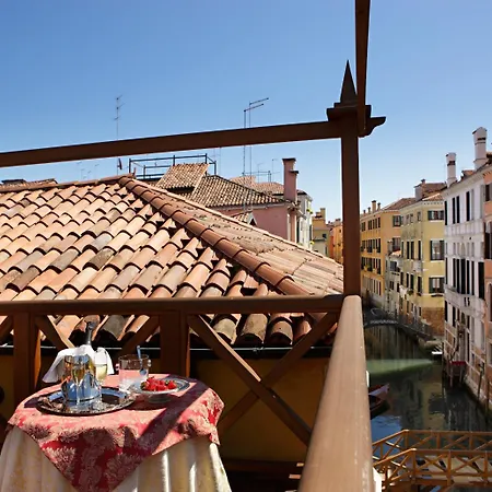 Al Palazzetto Oda ve Kahvaltı 3*