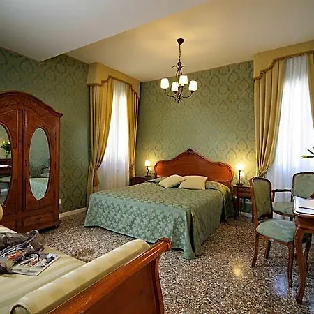 Al Palazzetto Venedig