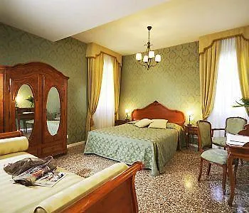 Al Palazzetto Oda ve Kahvaltı 3*